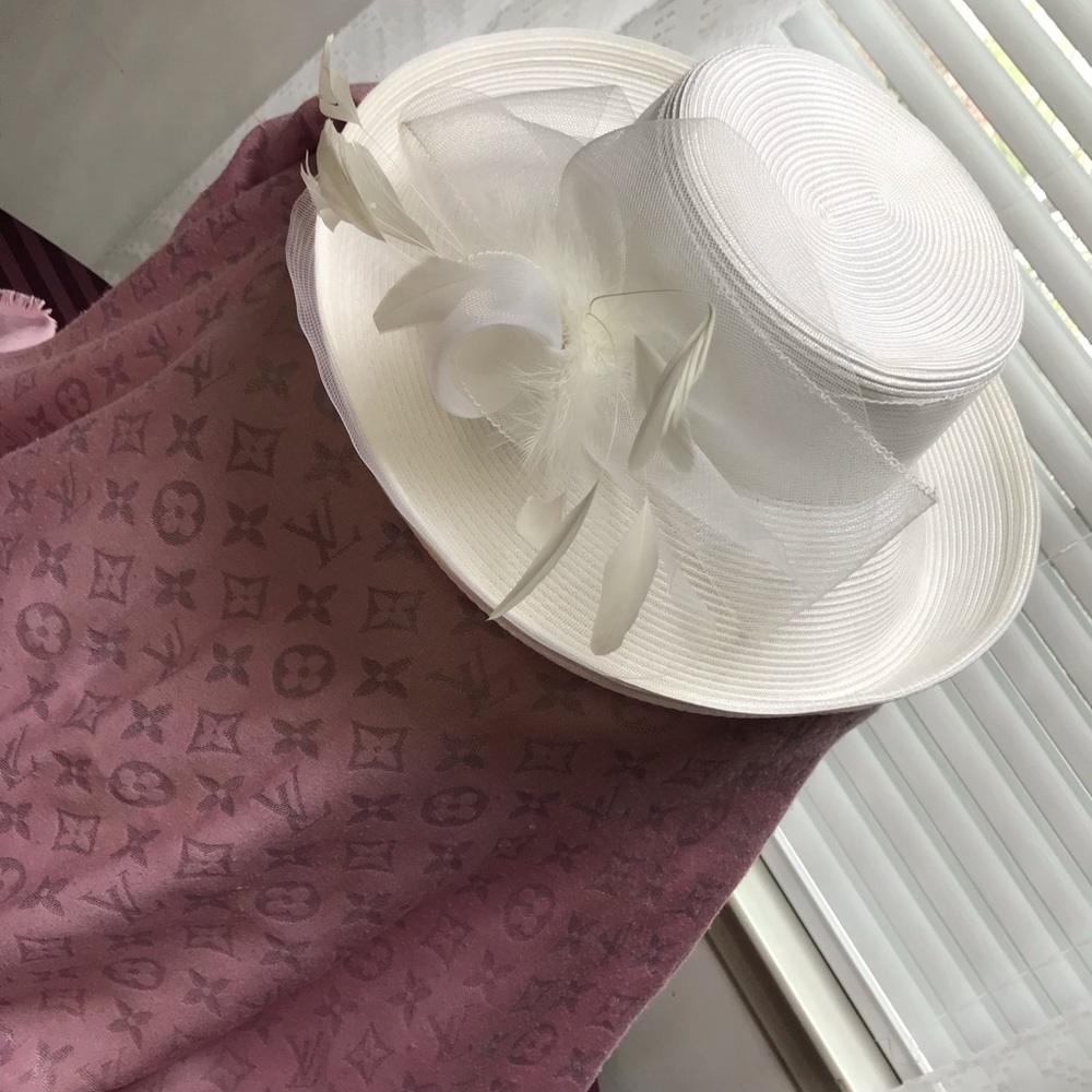 White spring summer Hat 💕
